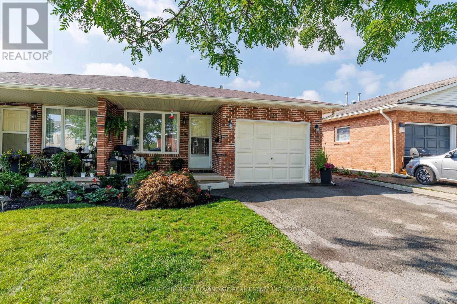 11 Woodland Drive, Welland, Ontario  L3C 7C9 - Photo 2 - X13744810