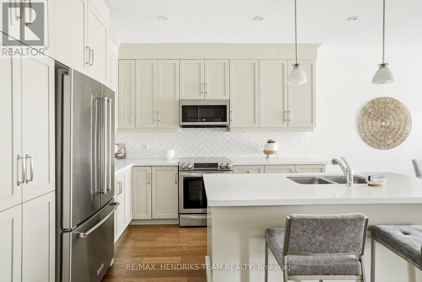 13 Turbinia Court, Grimsby, Ontario  L3M 0H8 - Photo 10 - X13744896