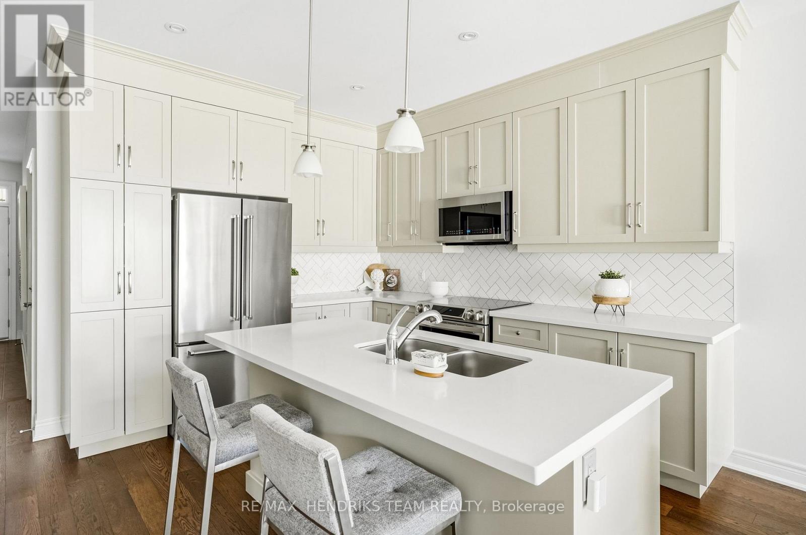 13 Turbinia Court, Grimsby, Ontario  L3M 0H8 - Photo 11 - X13744896