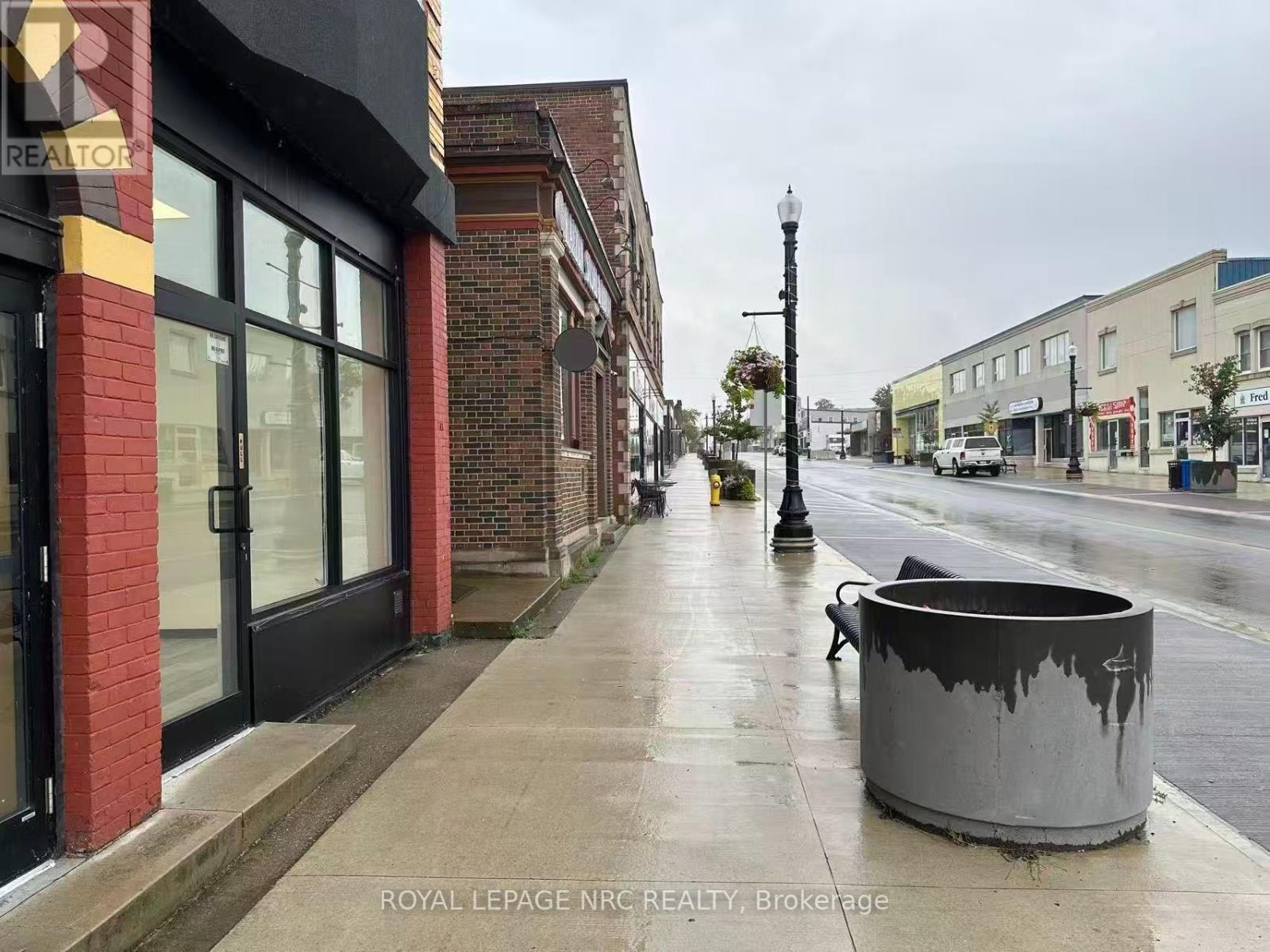 A - 35 Jarvis Street, Fort Erie, Ontario  L2A 2S3 - Photo 2 - X13745860