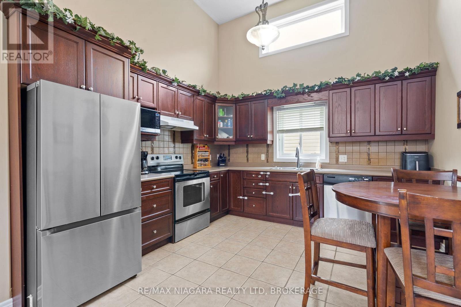 230 Wellbrook Avenue, Welland, Ontario  L3C 7M9 - Photo 8 - X13746156