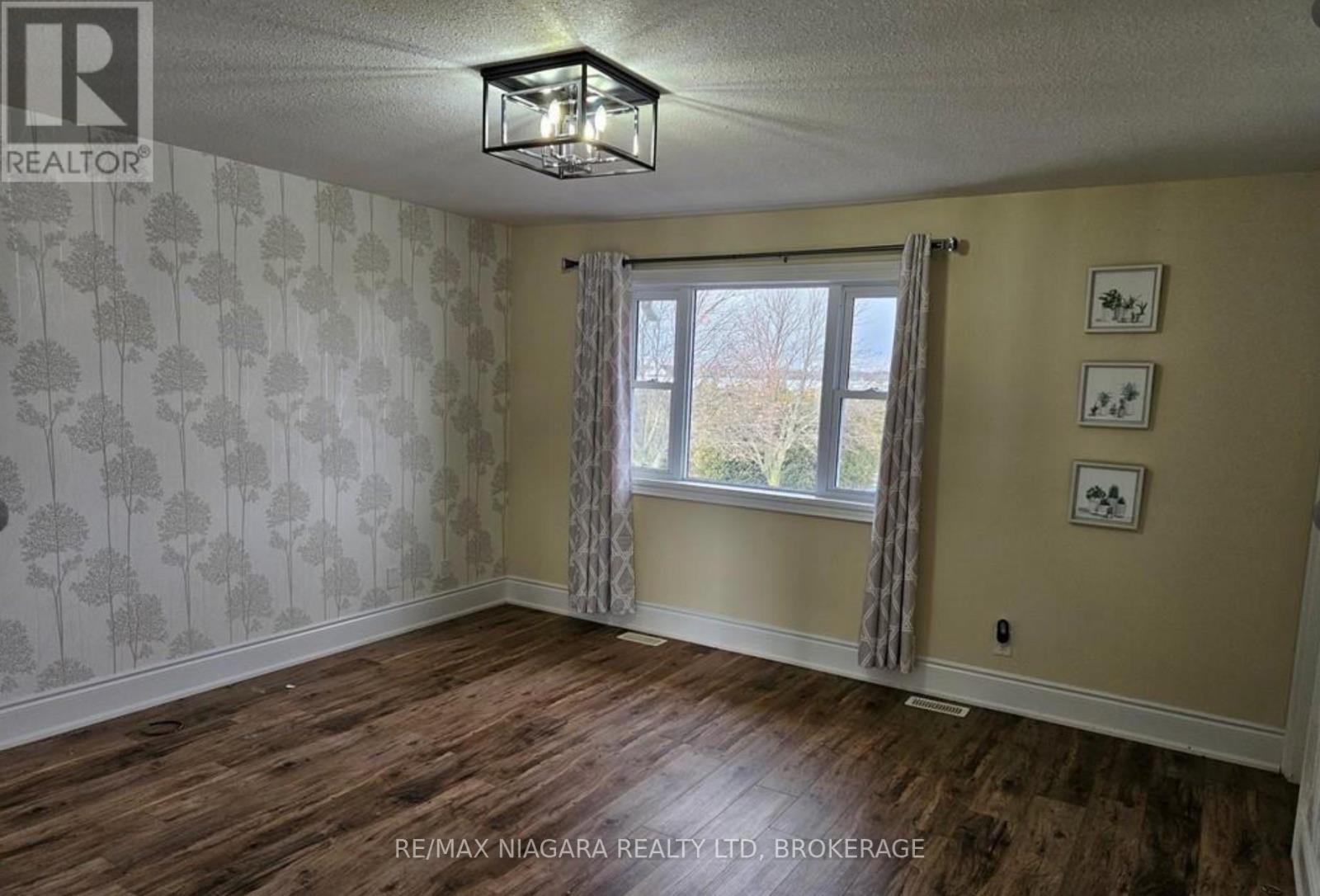 Upper - 1010 Foss Road, Pelham, Ontario  L0S 1C0 - Photo 11 - X13746586