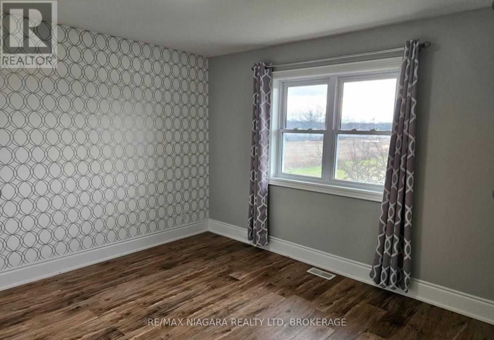 Upper - 1010 Foss Road, Pelham, Ontario  L0S 1C0 - Photo 4 - X13746586