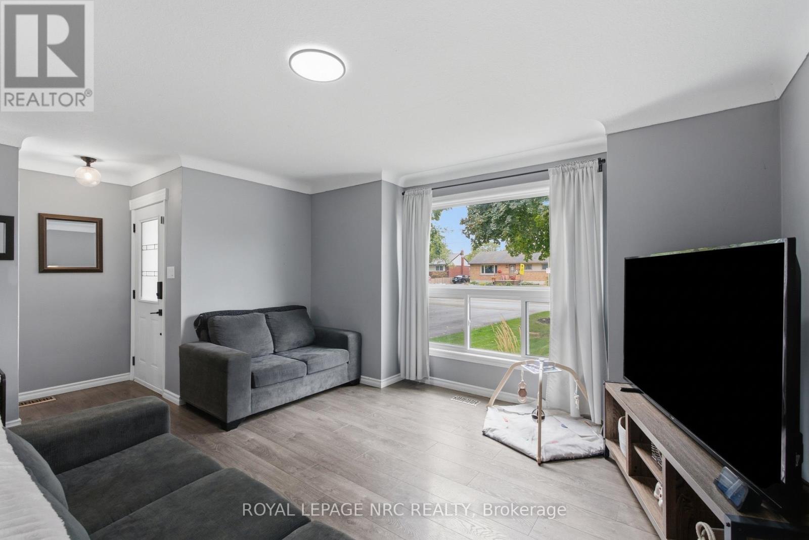 8458 Willoughby Drive, Niagara Falls, Ontario  L2G 6X5 - Photo 6 - X13748180