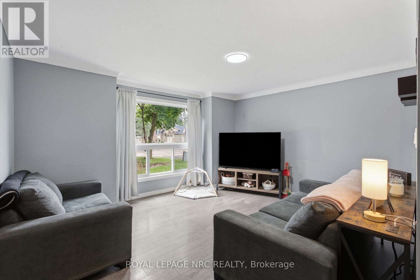 8458 Willoughby Drive, Niagara Falls, Ontario  L2G 6X5 - Photo 7 - X13748180