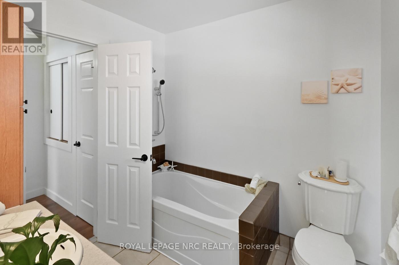 37 Spruceside Crescent, Pelham, Ontario  L3E 0G1 - Photo 15 - X13749364