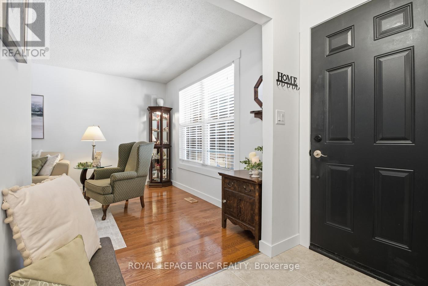 37 Spruceside Crescent, Pelham, Ontario  L3E 0G1 - Photo 6 - X13749364