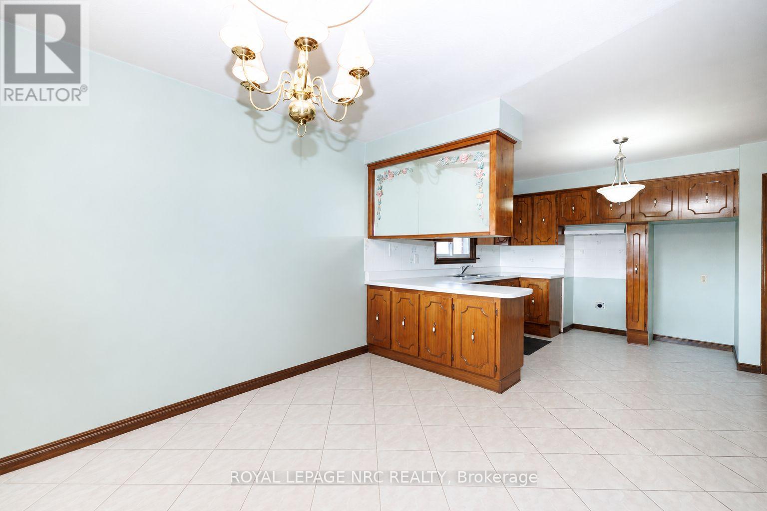38 Rivercrest Road, Hamilton, Ontario  L8E 1M9 - Photo 3 - X13750398