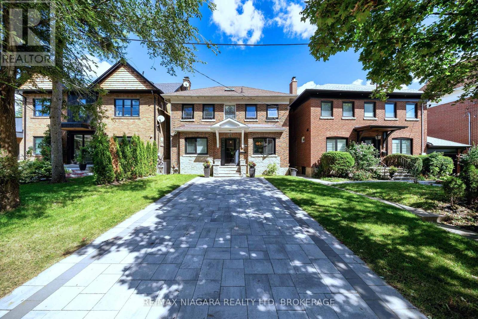 38 Yonge Boulevard, Toronto, Ontario  M5M 3G5 - Photo 2 - C13750476
