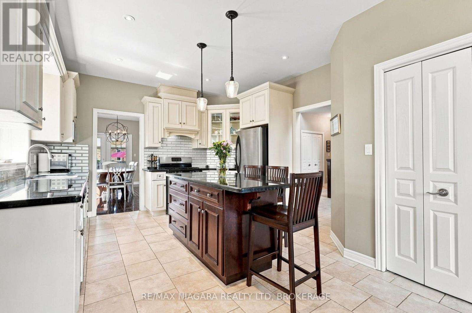 1025 Pelham Road, St. Catharines, Ontario  L2S 4E4 - Photo 10 - X13751412