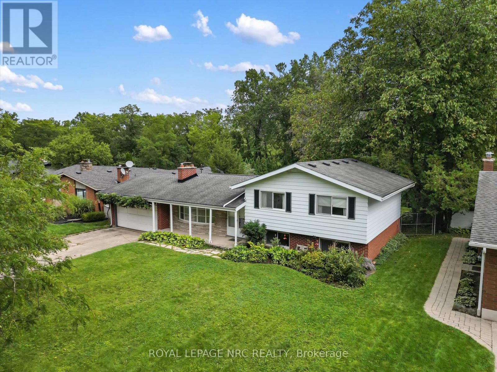 21 PARKLANE CRESCENT, St. Catharines, Ontario
