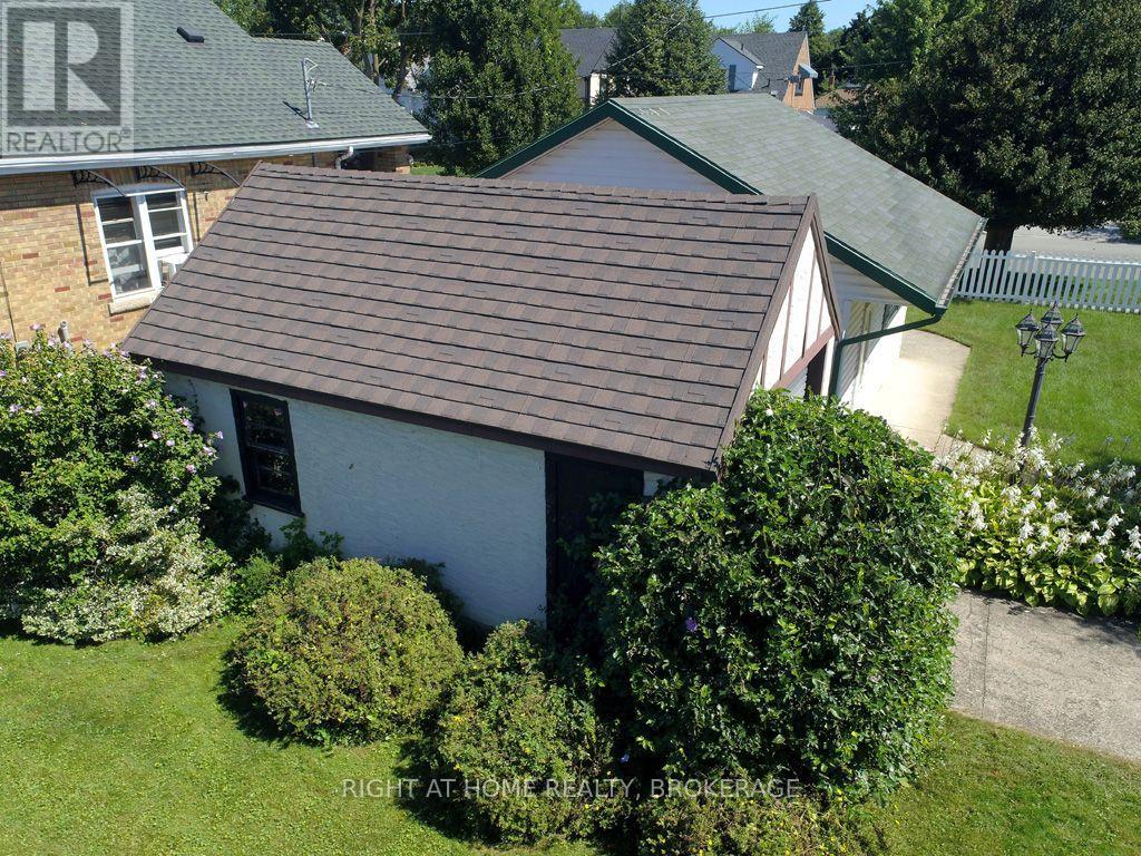 31 Stuart Avenue, St. Catharines, Ontario  L2R 1M8 - Photo 4 - X13752872