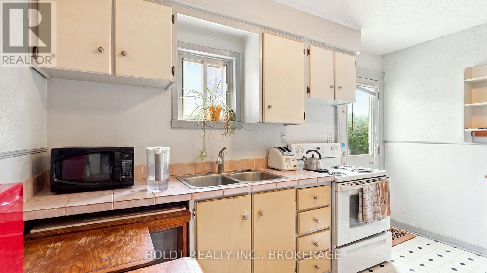 53 Carlton Street, St. Catharines, Ontario  L2R 1P7 - Photo 11 - X13753134