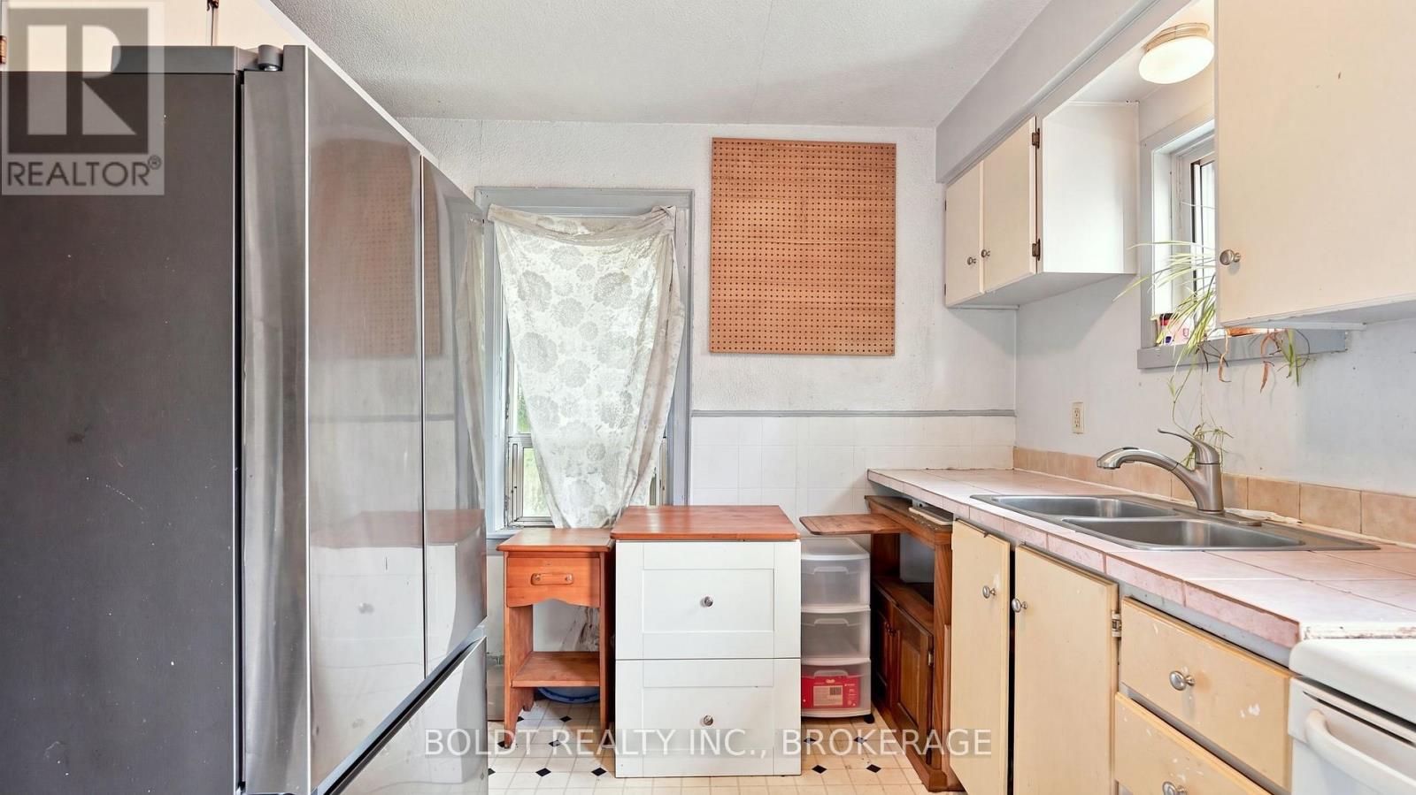 53 Carlton Street, St. Catharines, Ontario  L2R 1P7 - Photo 9 - X13753134
