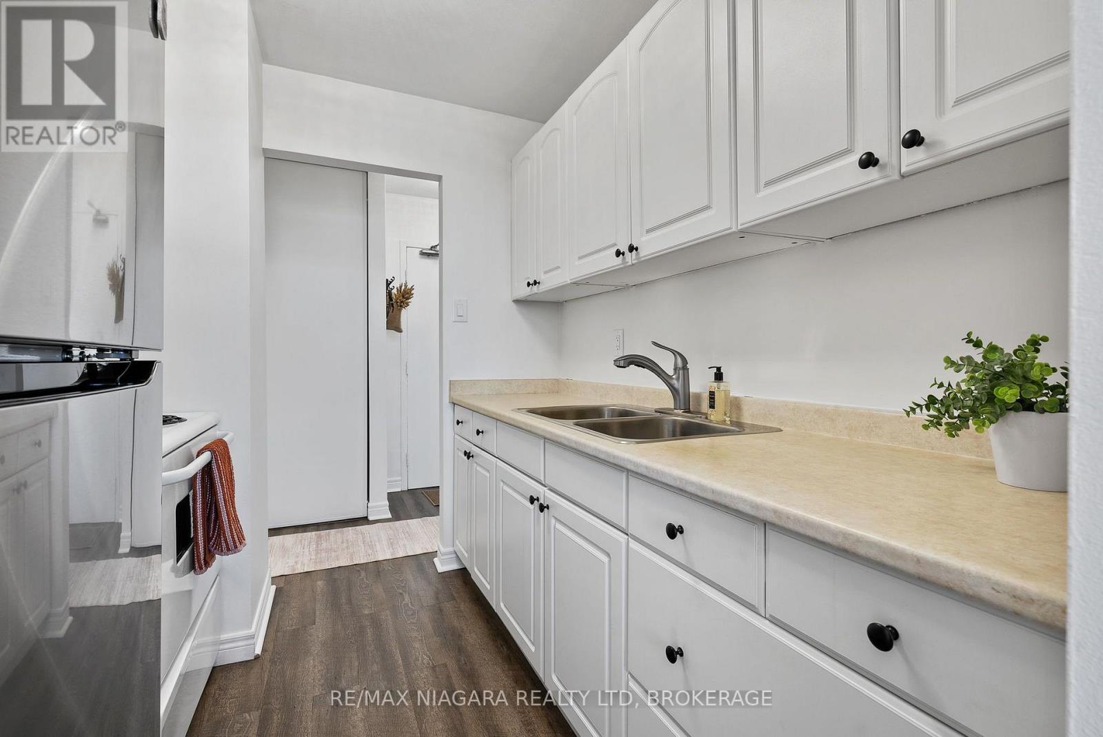 1002 - 359 Geneva Street, St. Catharines, Ontario  L2N 2G5 - Photo 7 - X13753170