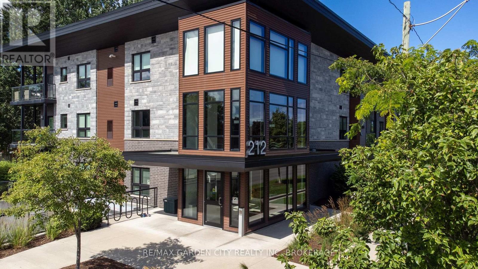 303 - 212 LAKEPORT ROAD, St. Catharines, Ontario