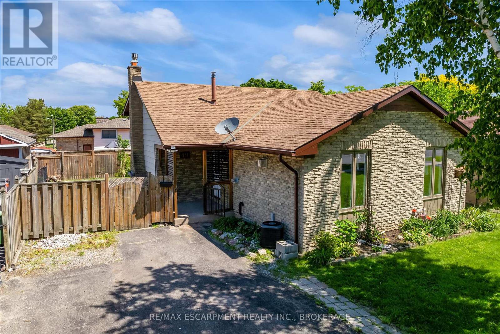 49 Grove Avenue, St. Catharines, Ontario  L2P 1C9 - Photo 2 - X13760614