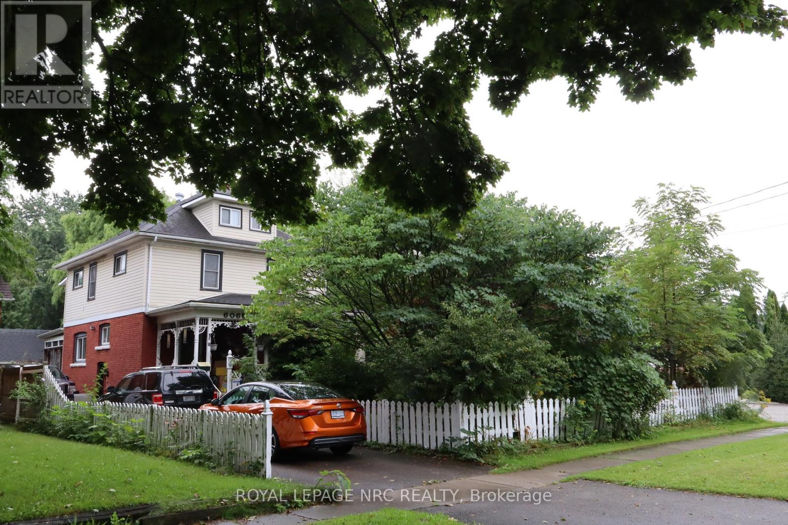 6068 Dixon Street, Niagara Falls, Ontario  L2G 2L5 - Photo 2 - X13761940