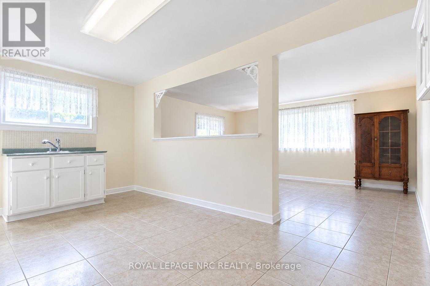 6068 Dixon Street, Niagara Falls, Ontario  L2G 2L5 - Photo 5 - X13761940