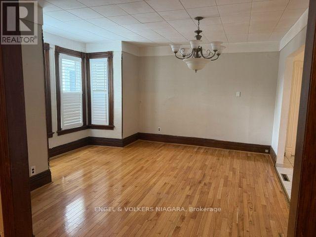 5821 Leonard Avenue, Niagara Falls, Ontario  L2G 4R5 - Photo 4 - X13762462