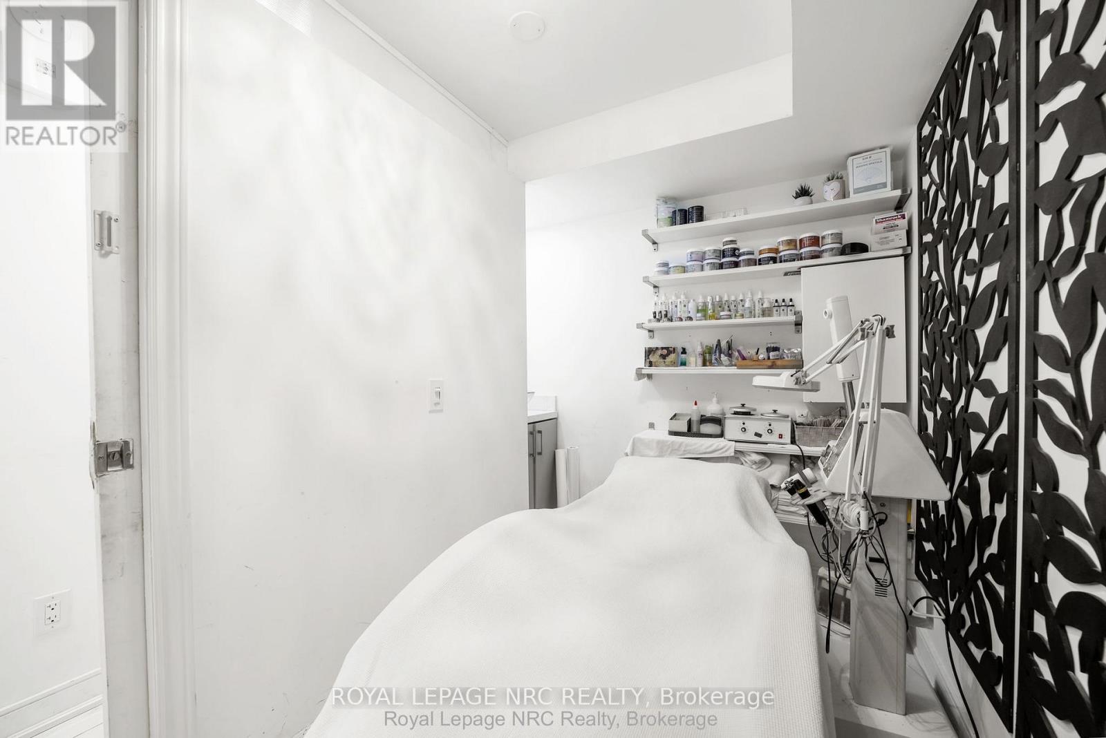 559 Lakeshore Road E, Mississauga, Ontario  L5G 0A8 - Photo 11 - W13763086