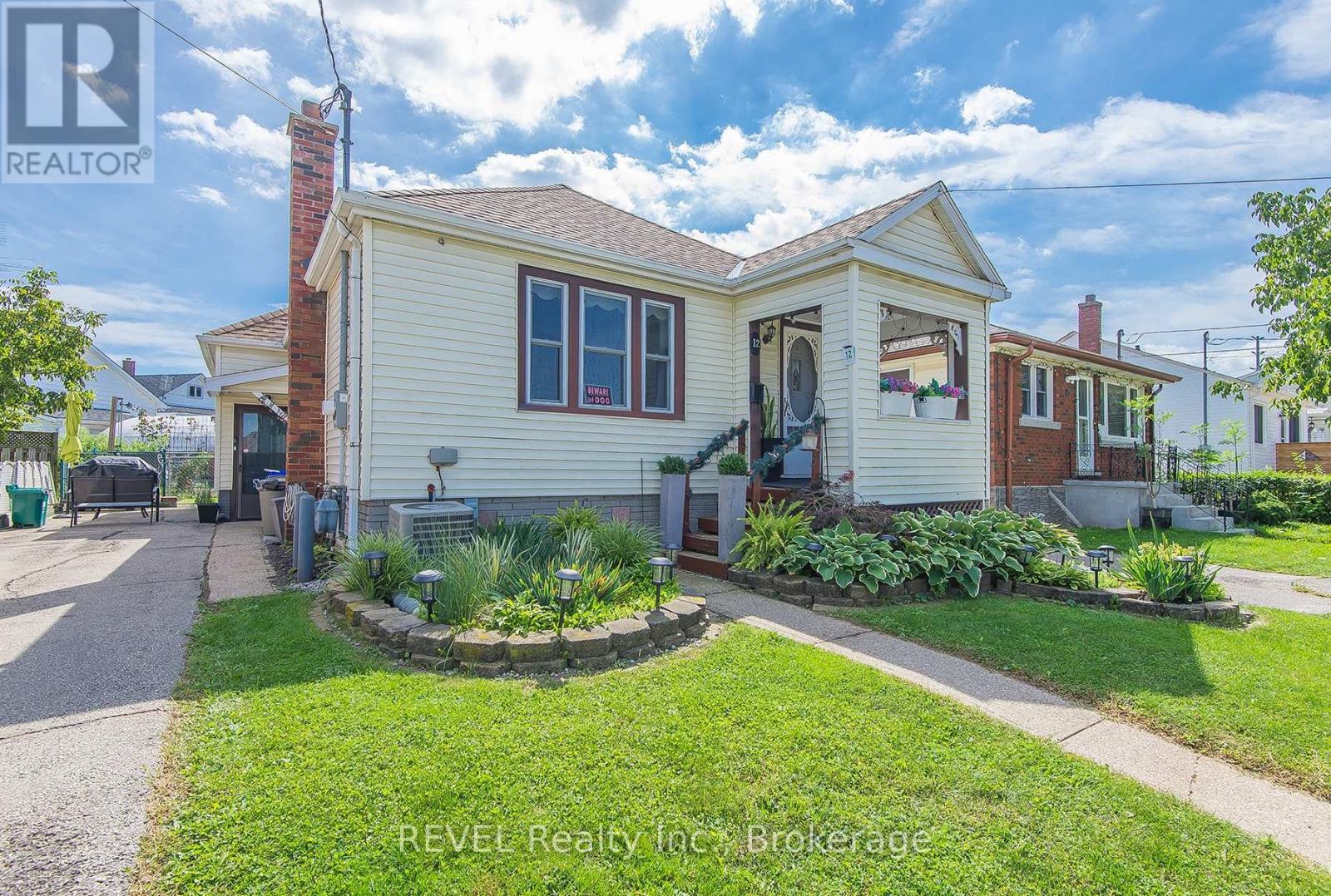 12 GARNET STREET, St. Catharines, Ontario
