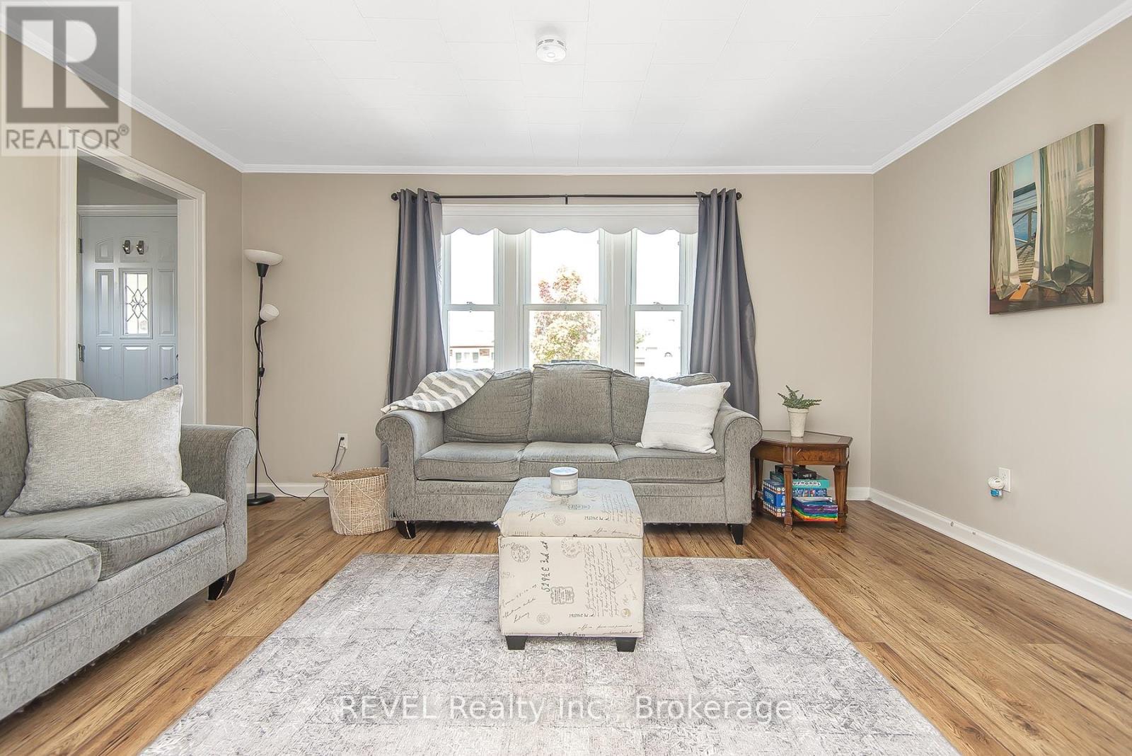 12 Garnet Street, St. Catharines, Ontario  L2M 5E5 - Photo 4 - X13763486