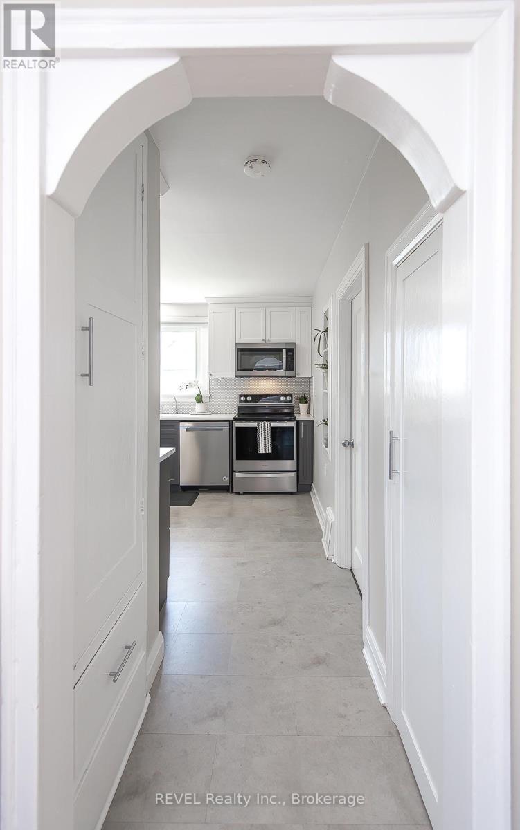 12 Garnet Street, St. Catharines, Ontario  L2M 5E5 - Photo 9 - X13763486
