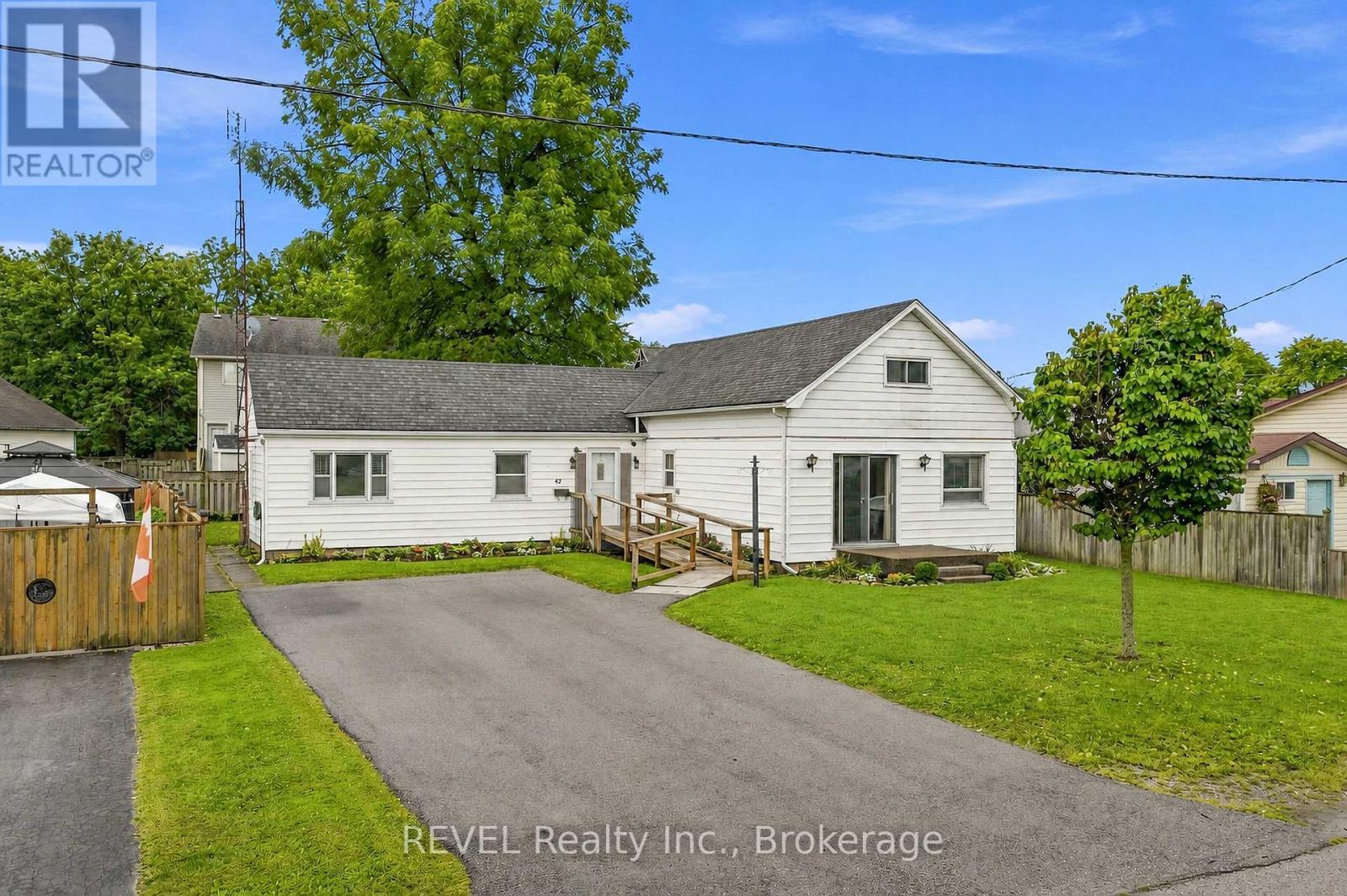 42 WILDWOOD ROAD, St. Catharines, Ontario