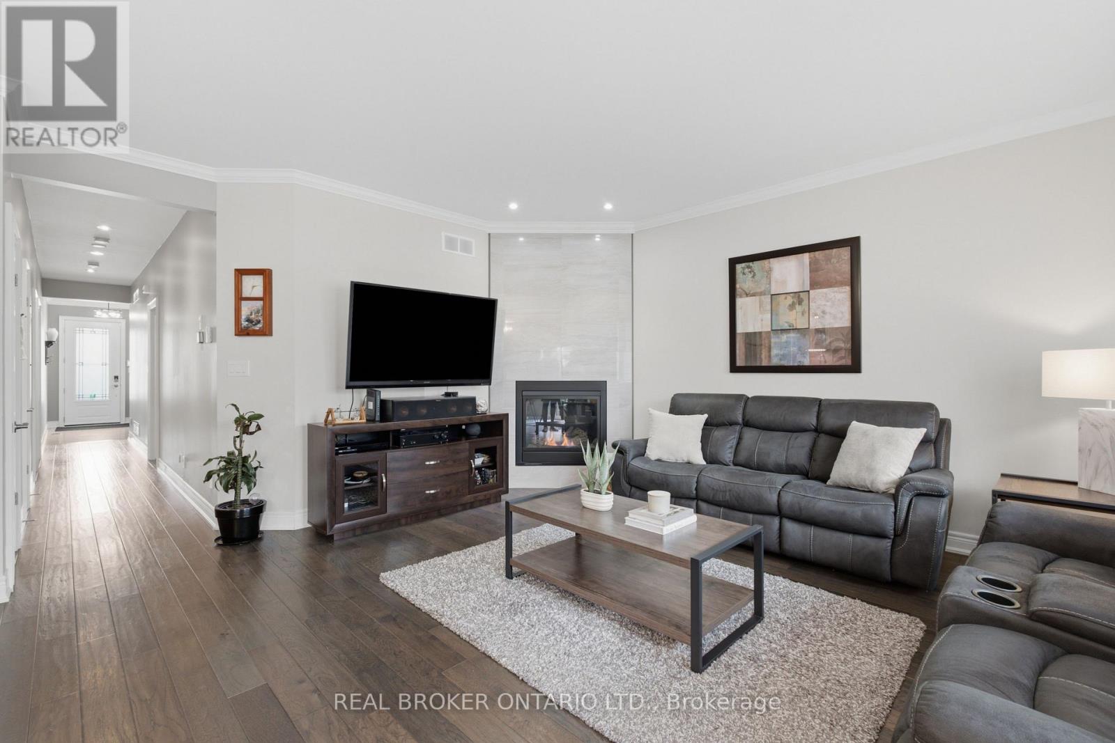 7002 Optimist Lane, Niagara Falls, Ontario  L2E 0B1 - Photo 3 - X13765172