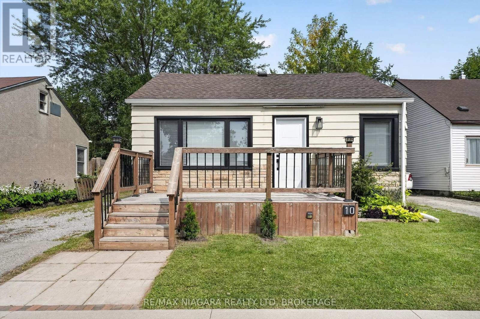 10 CHURCHILL AVENUE, Welland, Ontario
