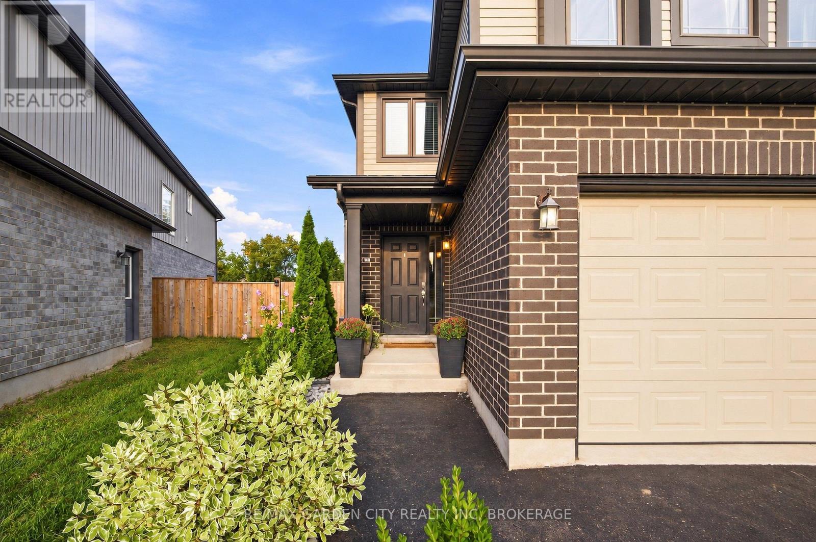 8377 Jeffrey Court, Niagara Falls, Ontario  L2H 0M9 - Photo 2 - X13766304