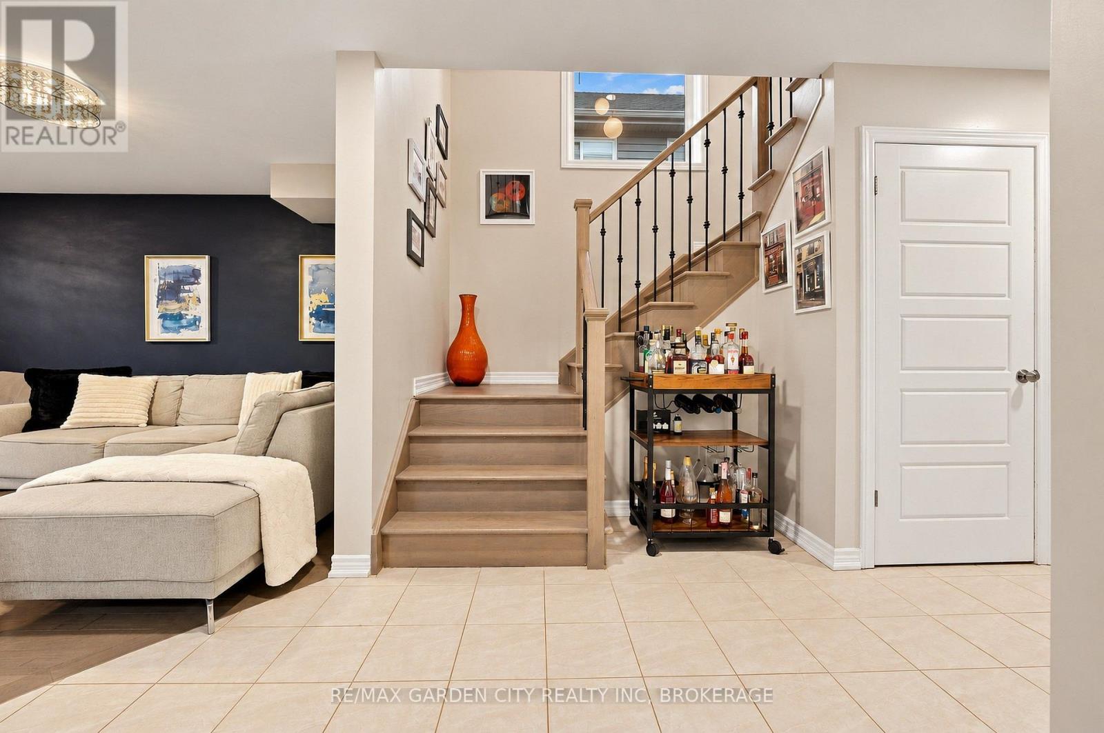 8377 Jeffrey Court, Niagara Falls, Ontario  L2H 0M9 - Photo 6 - X13766304