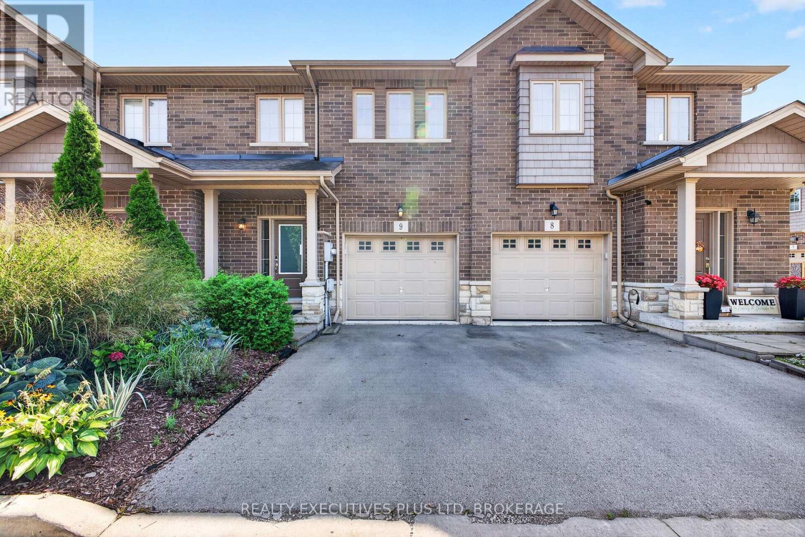 9 - 43 KERMAN AVENUE, Grimsby, Ontario