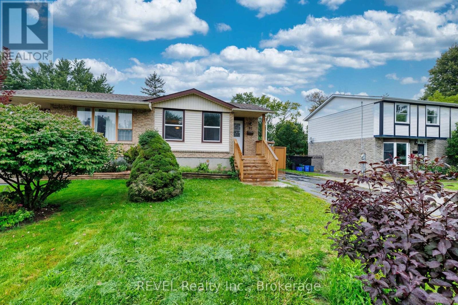 97 Tupper Drive, Thorold, Ontario  L2V 4C9 - Photo 2 - X13769172