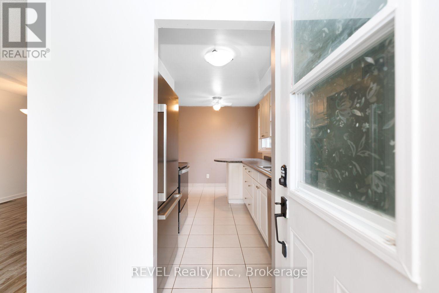 97 Tupper Drive, Thorold, Ontario  L2V 4C9 - Photo 3 - X13769172