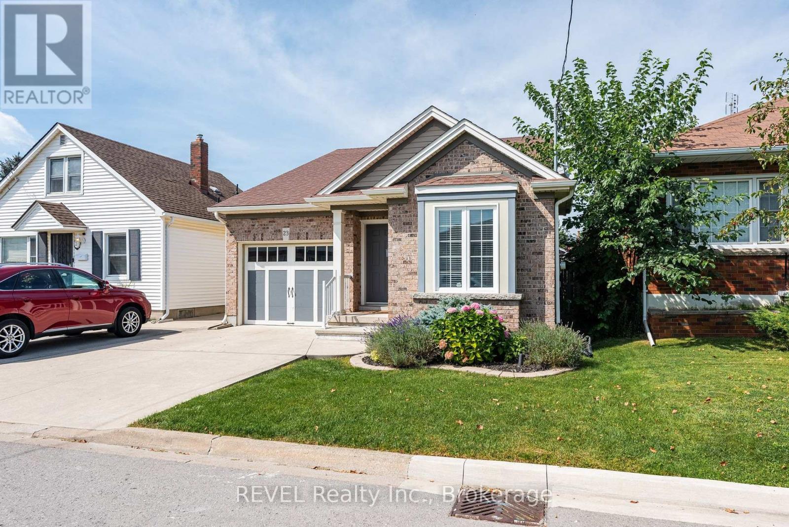 23 Myrtle Avenue, St. Catharines, Ontario  L2M 5W2 - Photo 2 - X13770190