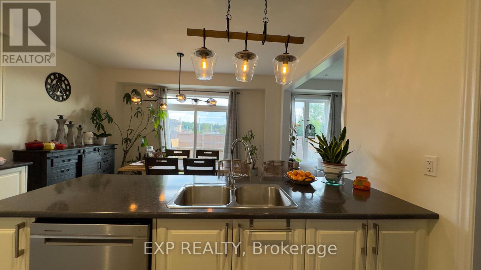 190 Explorer Way, Thorold, Ontario  L2V 0K3 - Photo 3 - X13770206