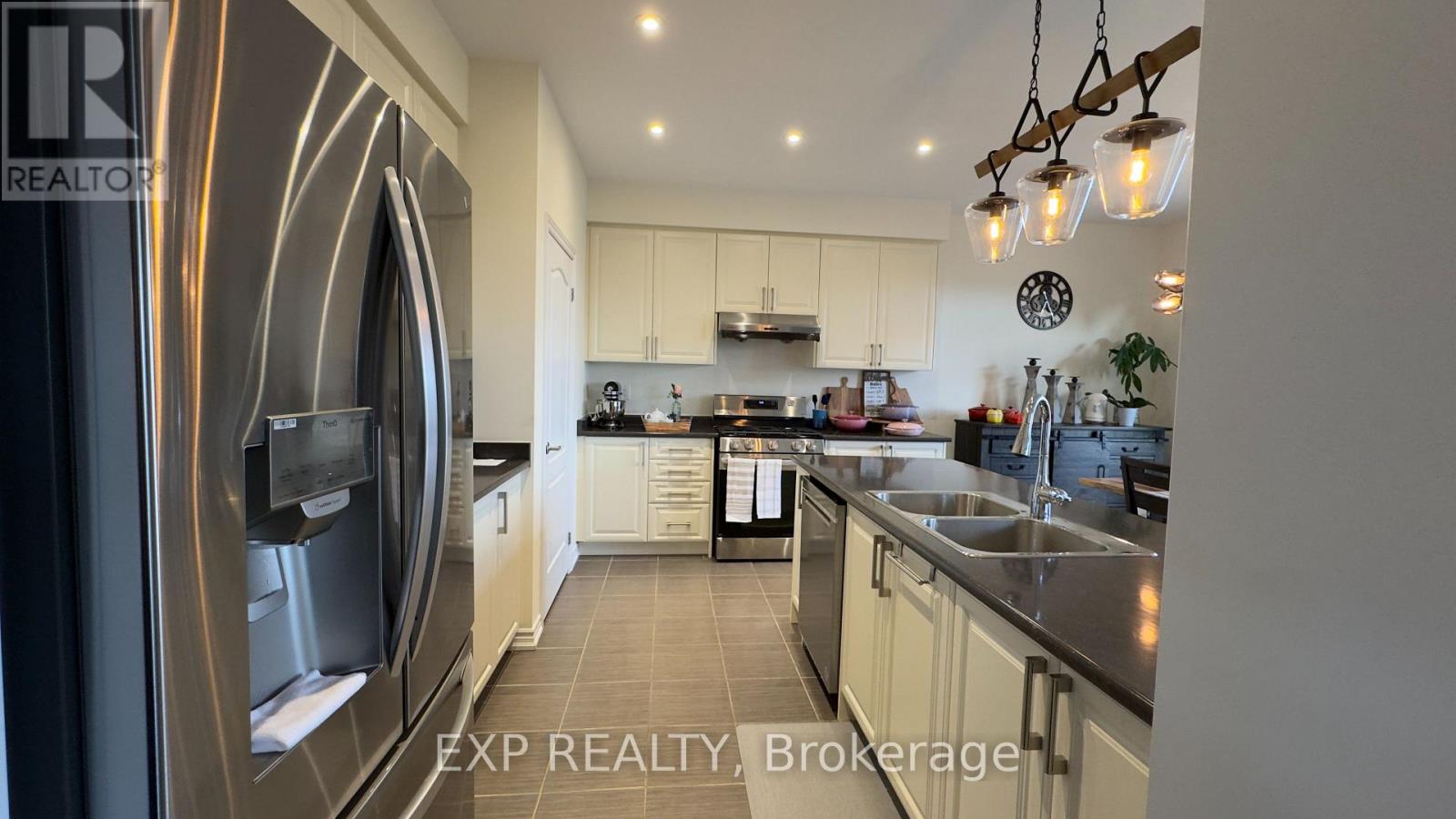 190 Explorer Way, Thorold, Ontario  L2V 0K3 - Photo 4 - X13770206