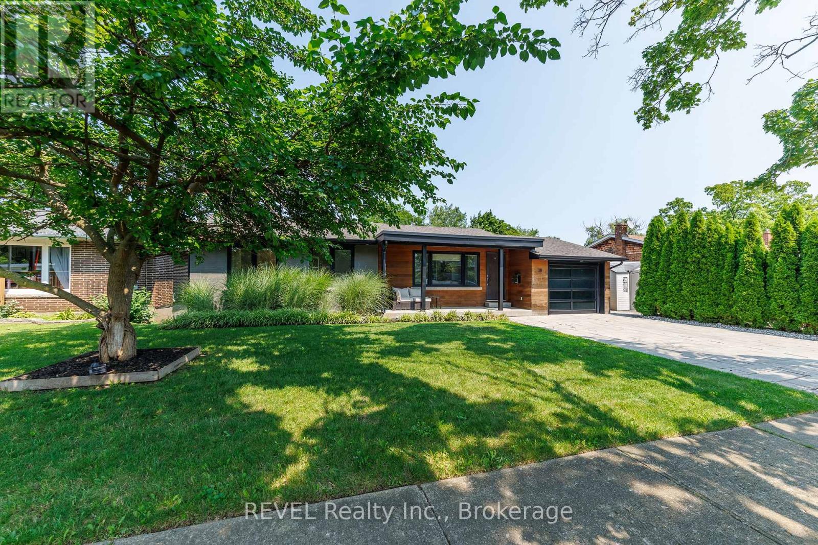 38 Briarsdale Drive, St. Catharines, Ontario  L2T 2Z5 - Photo 2 - X13770488