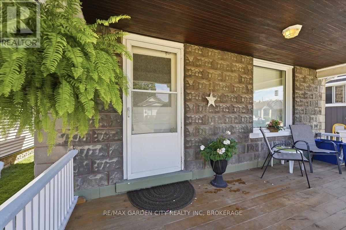 70 Lowell Avenue, St. Catharines, Ontario  L3R 2E1 - Photo 4 - X13771374