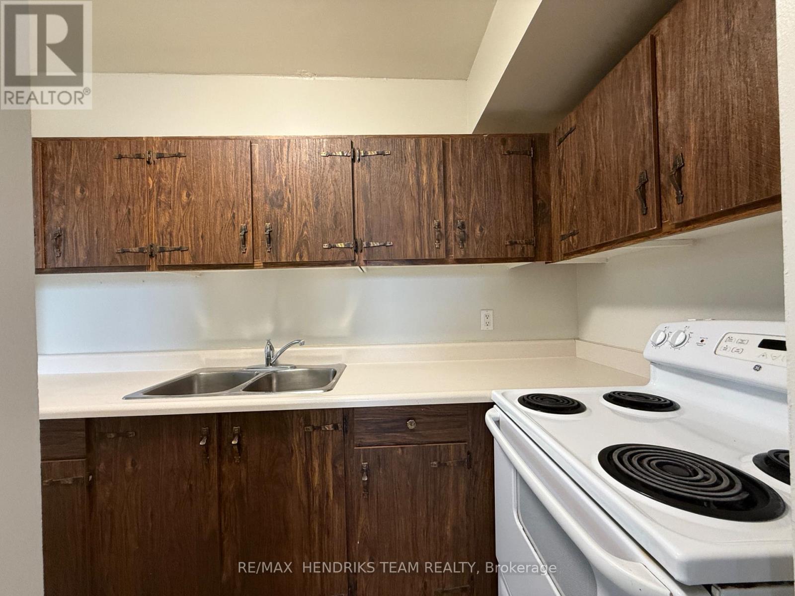 B401 - 80 Rockwood Avenue, St. Catharines, Ontario  L2P 3P2 - Photo 2 - X13772694