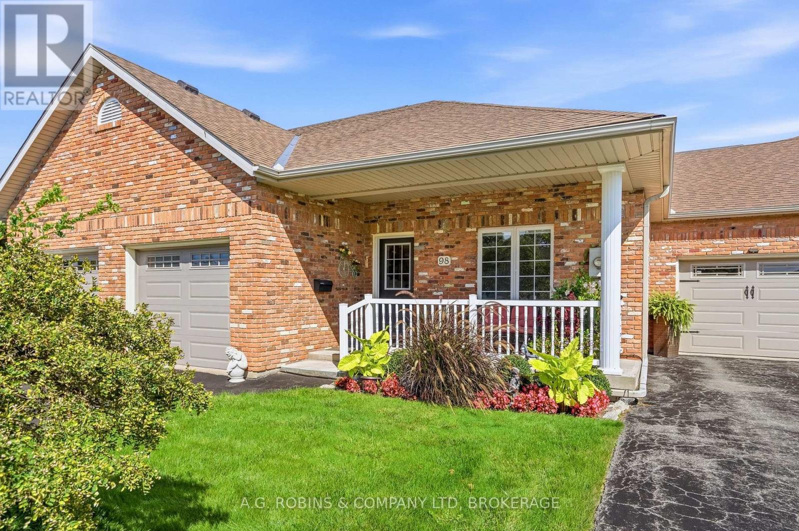 98 Maple Street, Port Colborne, Ontario  L3K 6G7 - Photo 2 - X13772734