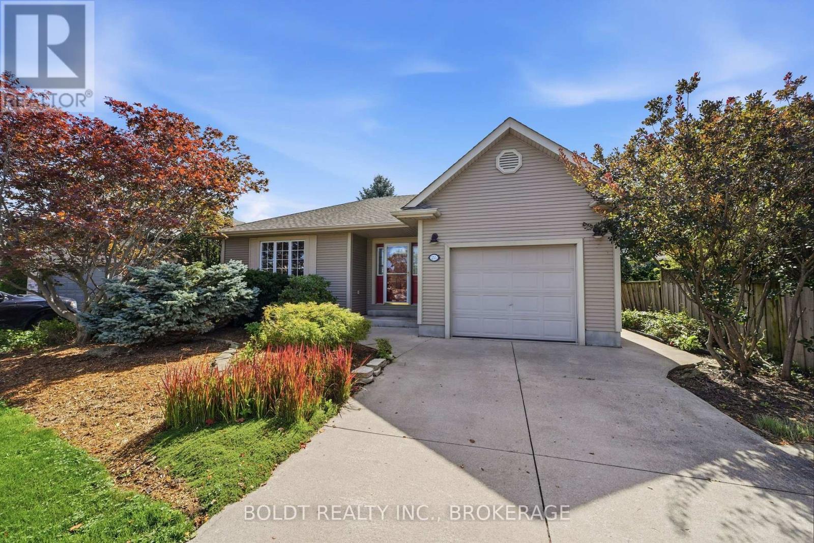 255 Sullivan Avenue, Thorold, Ontario  L2V 5G2 - Photo 2 - X13773044