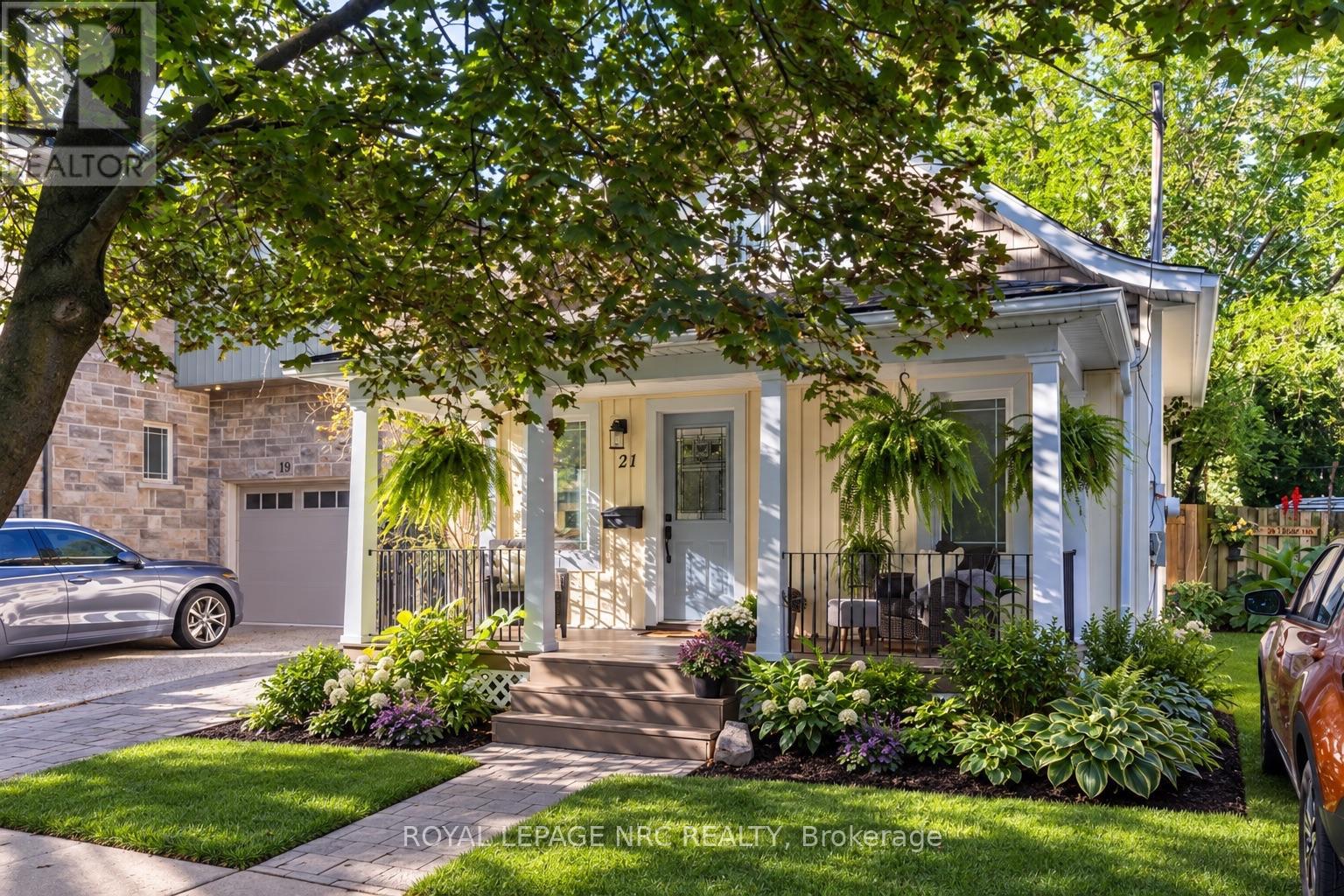 21 JOHNSTON STREET, St. Catharines, Ontario