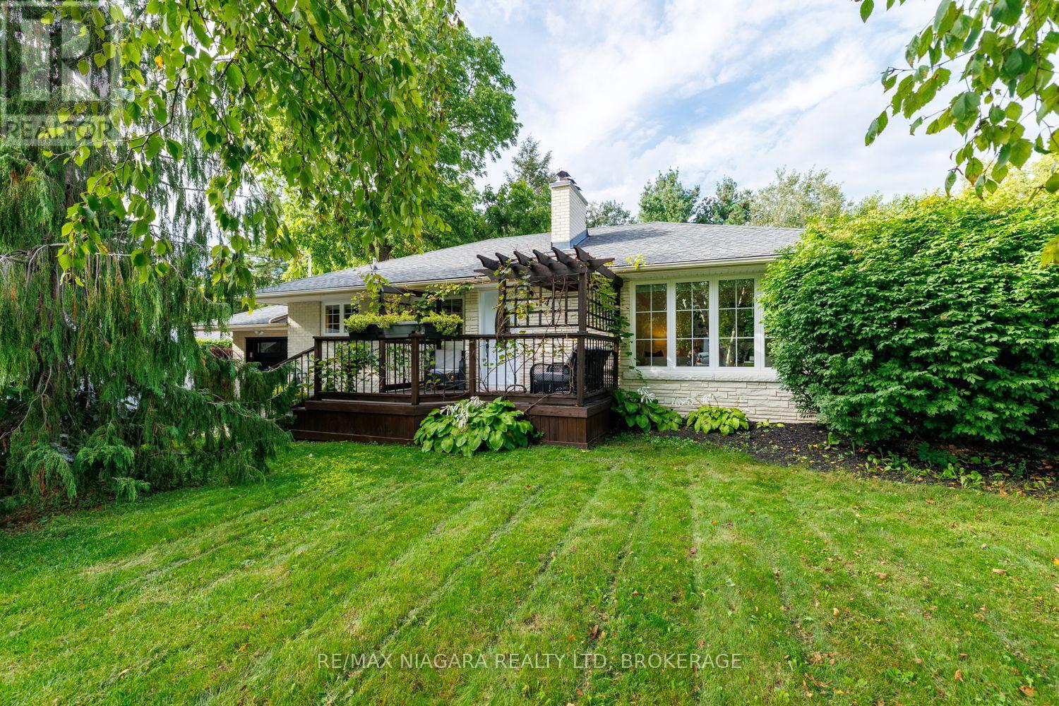 42 STRATHCONA DRIVE S, Pelham, Ontario