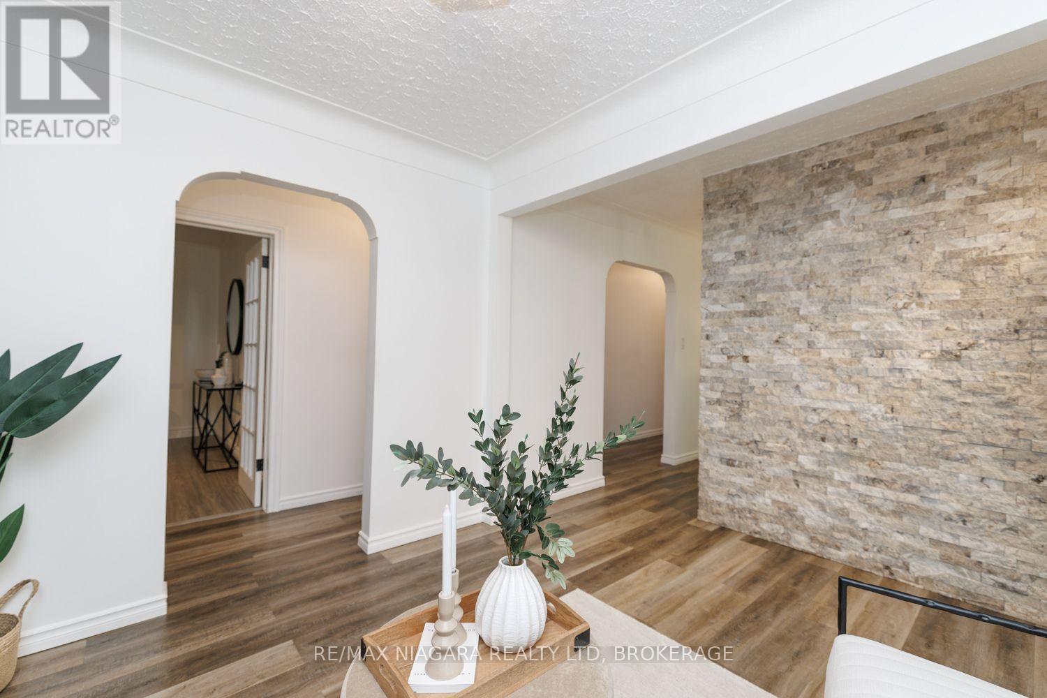 42 Strathcona Drive S, Pelham, Ontario  L0S 1E0 - Photo 9 - X13774838