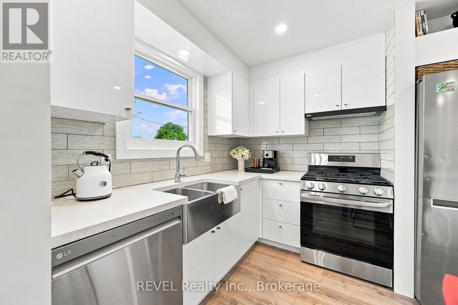 34 Oakwood Street, Port Colborne, Ontario  L3K 5E9 - Photo 3 - X13774970
