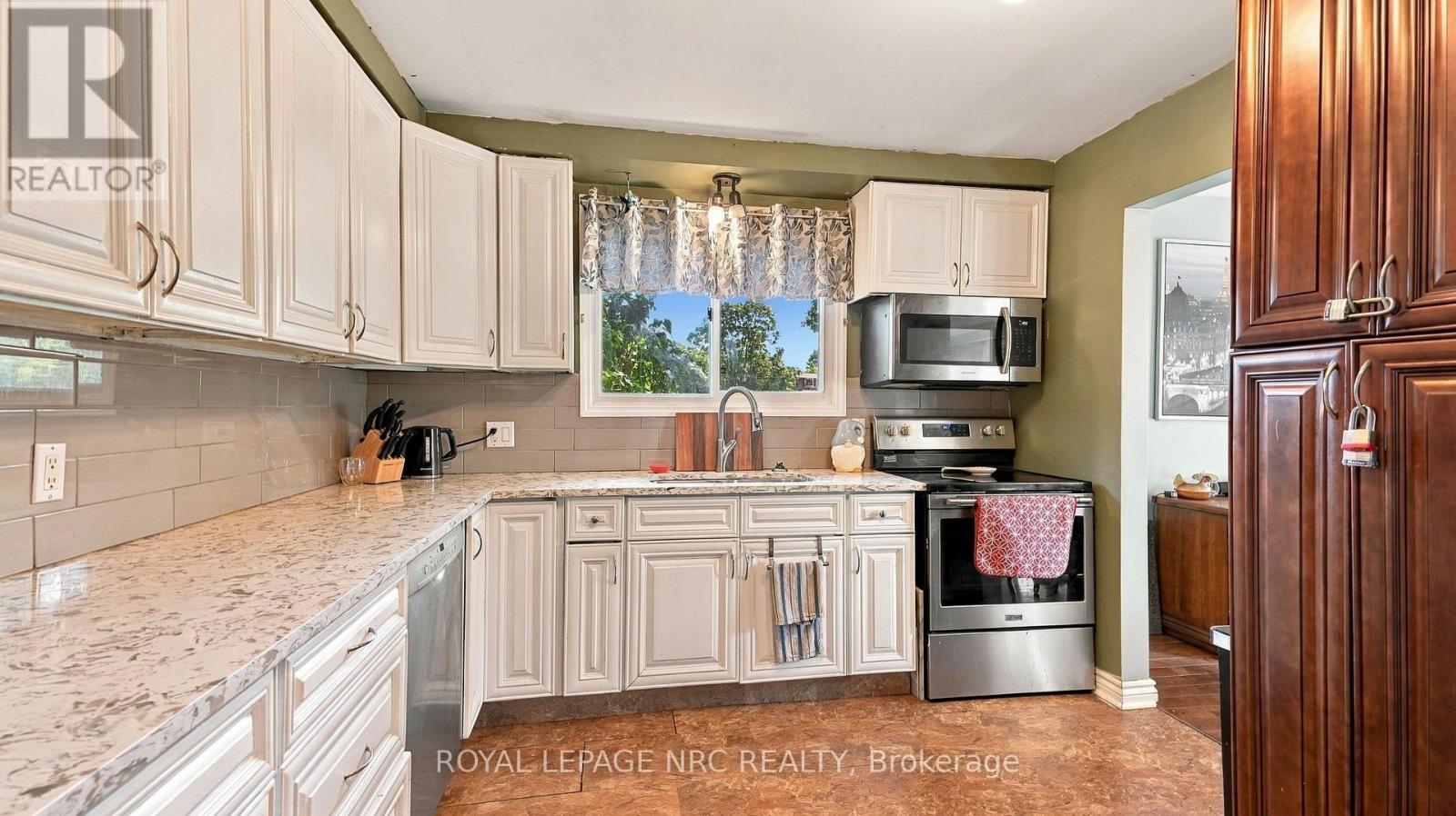 25 Sherwood Forest Trail, Welland, Ontario  L3C 5X7 - Photo 15 - X13775382