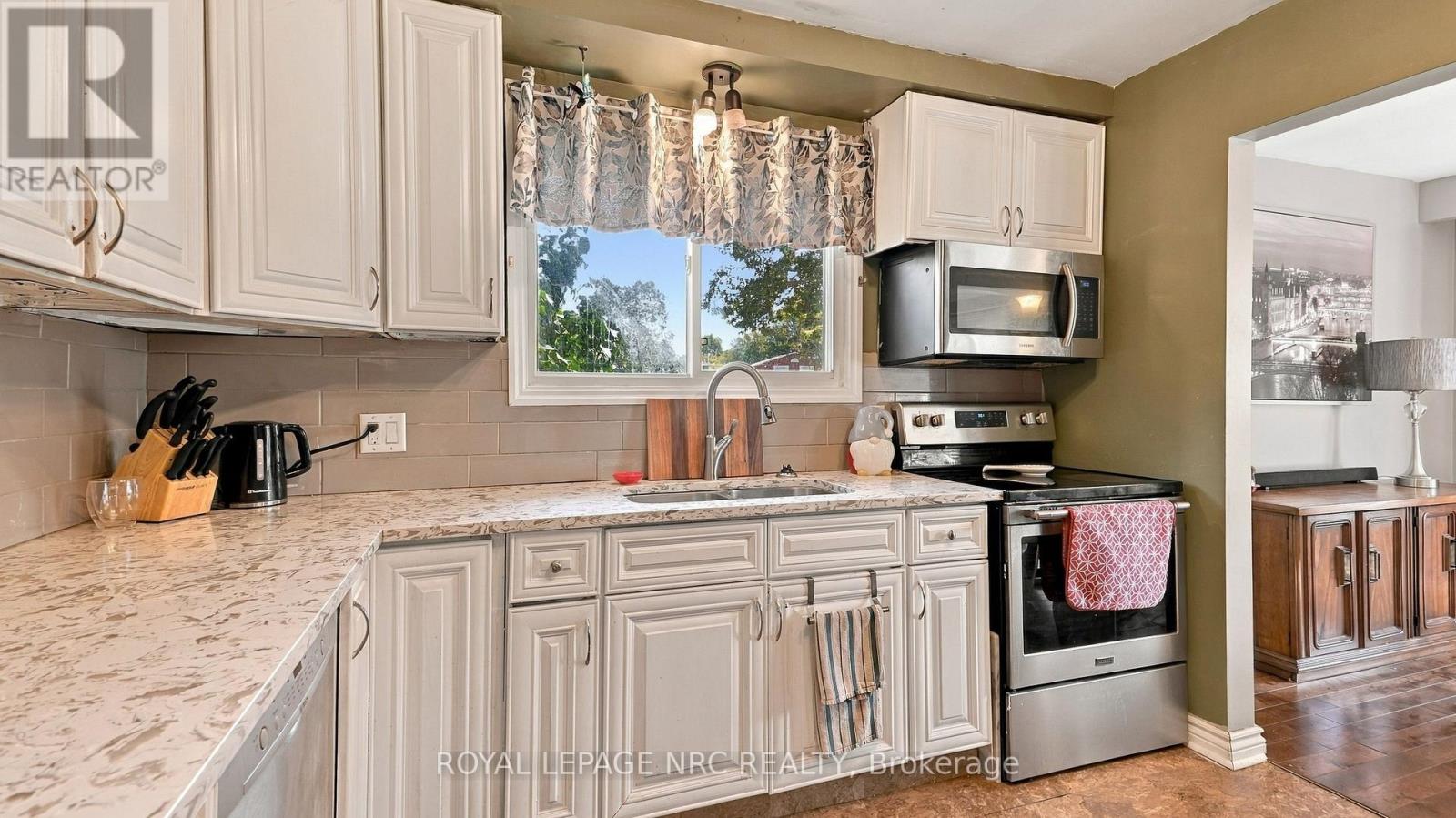 25 Sherwood Forest Trail, Welland, Ontario  L3C 5X7 - Photo 16 - X13775382